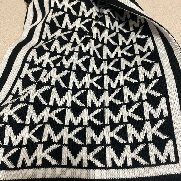 Michael Kors MK Scarf - Picture 2 of 4